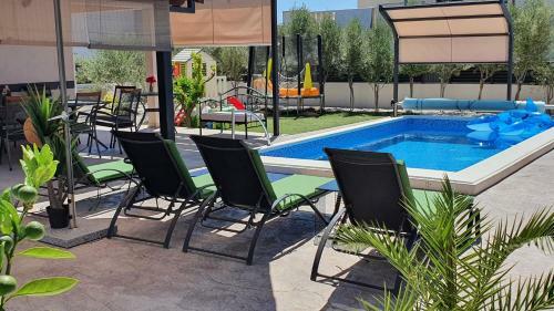 Villa Fides With Pool, Garden And Sea View