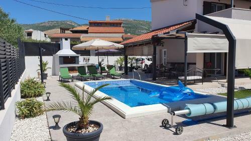 Villa Fides With Pool, Garden And Sea View