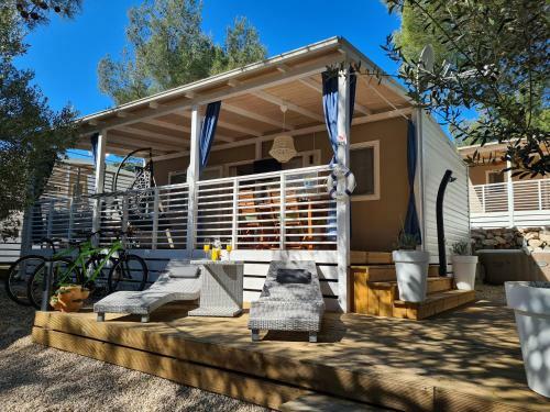 Superior Mobile Home Blue Class B1