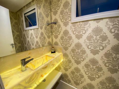 Rosa Apartamento Ed Sol Poente Alegro