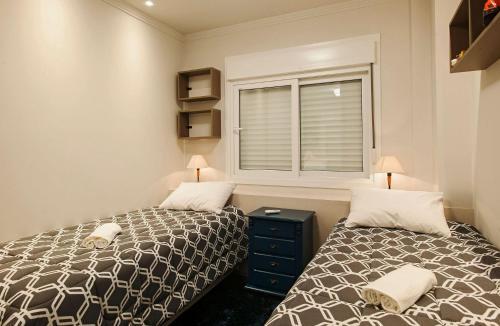 Apartamento Com Dois Quartos Junto � Rua Coberta De Canela, Acomoda At� 6 Pessoas!