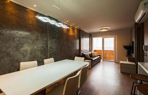 Apartamento Com Dois Quartos Junto � Rua Coberta De Canela, Acomoda At� 6 Pessoas!