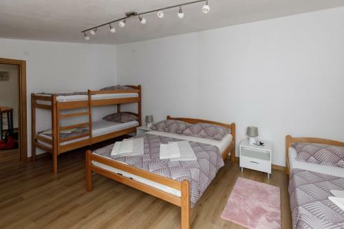 Hostal Preno?i?te Kastel