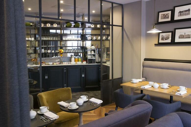 Hotel De Nemours