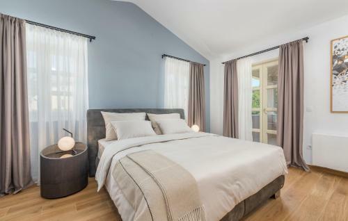 Villa Vistra, Brand New Luxury Villa With Poolbar