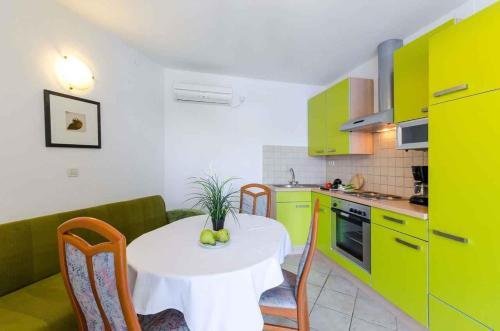 Apartments In Jadranovo 39282