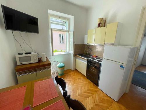 Apartment In Jadranovo 42071