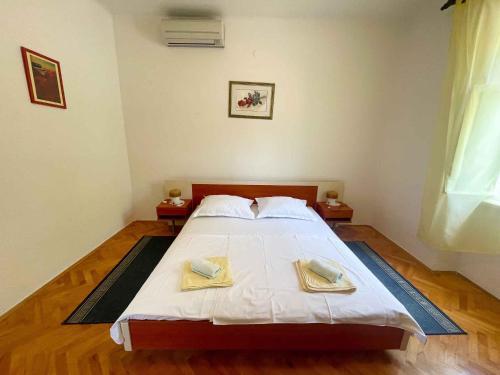 Apartment In Jadranovo 42071