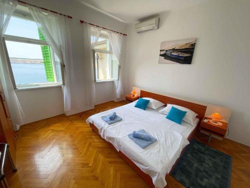 Apartment In Jadranovo 42071