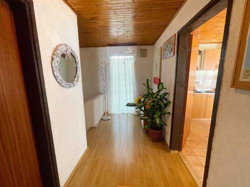 Apartment In Jadranovo 42255