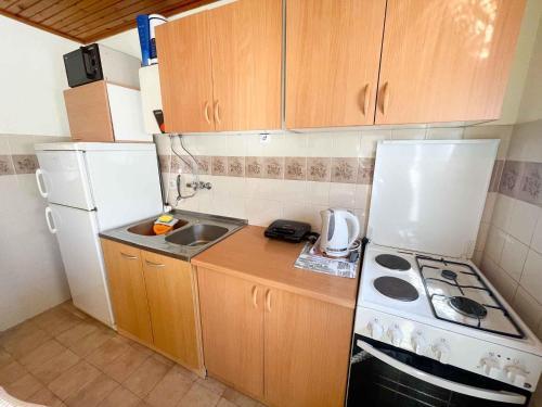 Apartment In Jadranovo 42255