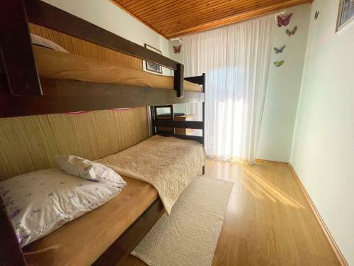 Apartment In Jadranovo 42255