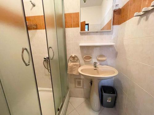 Apartments In Jadranovo 42073
