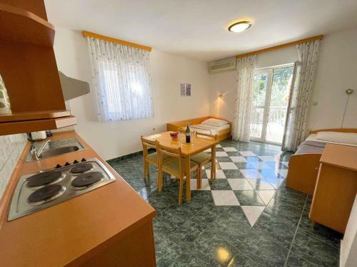 Apartments In Jadranovo 42067