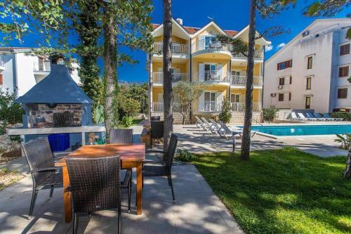 Apartments In Jadranovo 42067