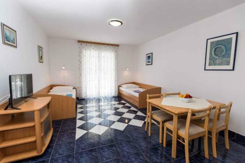 Apartments In Jadranovo 42067