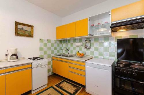 Apartment In Jadranovo 39395