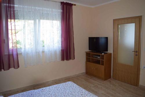 Apartments In Jadranovo 41880