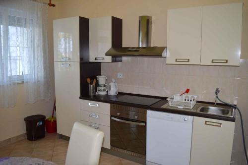 Apartments In Jadranovo 41880