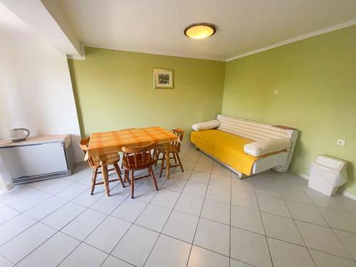 Apartments In Jadranovo 42066