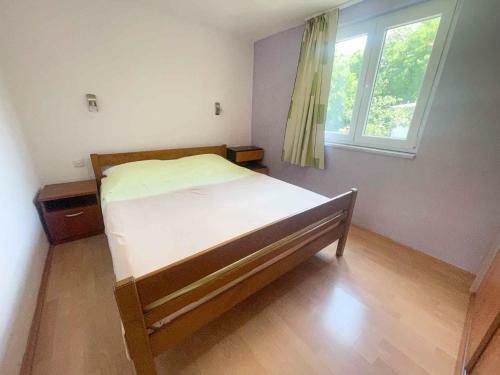 Apartments In Jadranovo 42066