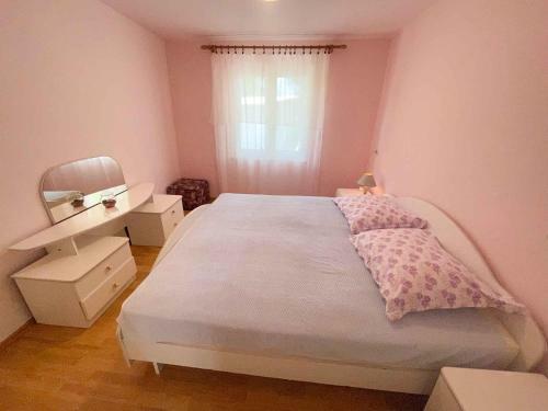 Apartments In Jadranovo 42066