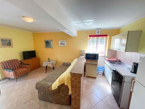 Apartment In Jadranovo 42072