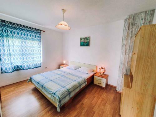 Apartments In Jadranovo 42077