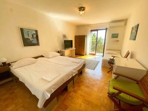 Apartments In Jadranovo 42262