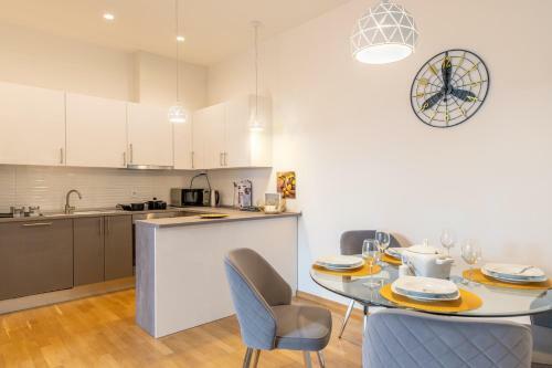 Luxsury Apartments Adversarium
