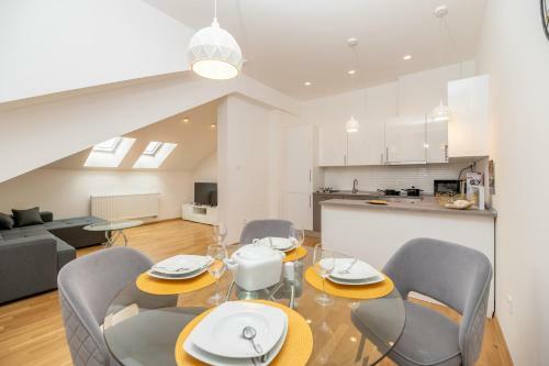Luxsury Apartments Adversarium