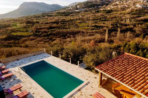 Villa Anabella Peaceful Holiday Home With Pool