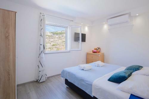 Villa Anabella Peaceful Holiday Home With Pool