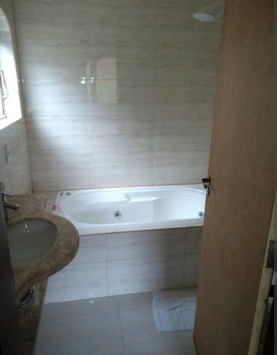 Casa Grande Pr�xima Ao Centro Tur�stico