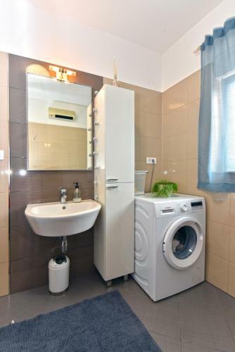 Brezac Olive Garden Apartment