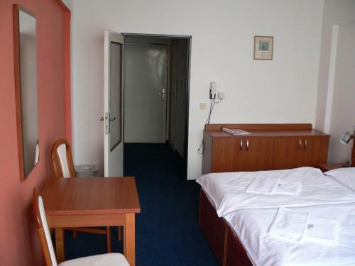 Hotel Cmc Residence & Conference Inn