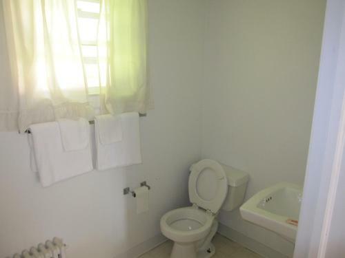 Pinecrest Motel