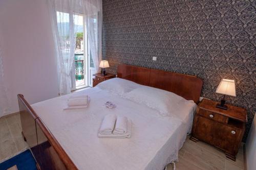Seaside Apartments With A Swimming Pool Jelsa, Hvar - 2067