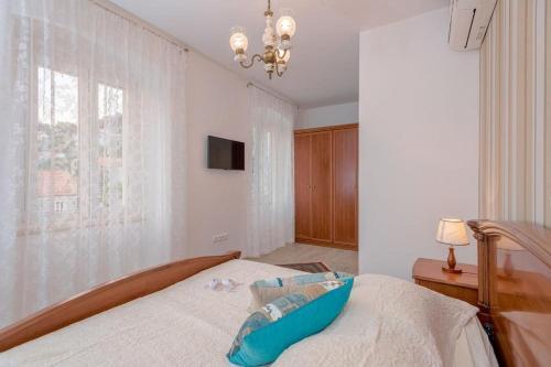 Seaside Apartments With A Swimming Pool Jelsa, Hvar - 2067