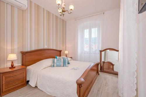 Seaside Apartments With A Swimming Pool Jelsa, Hvar - 2067