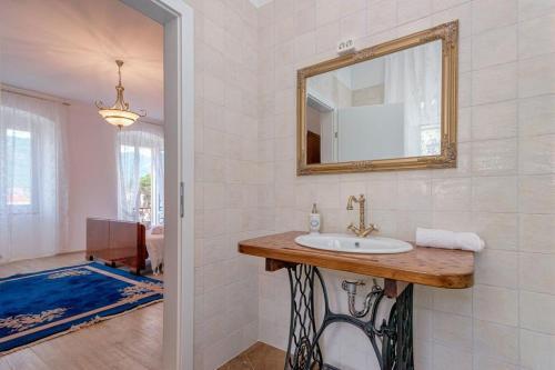 Seaside Apartments With A Swimming Pool Jelsa, Hvar - 2067