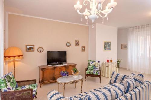 Seaside Apartments With A Swimming Pool Jelsa, Hvar - 2067