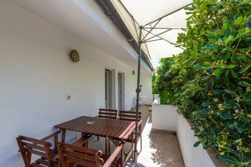 Janus Apartments