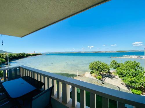 Beach Front Apartment - Pa?man