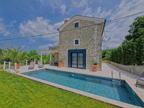Villa Carica