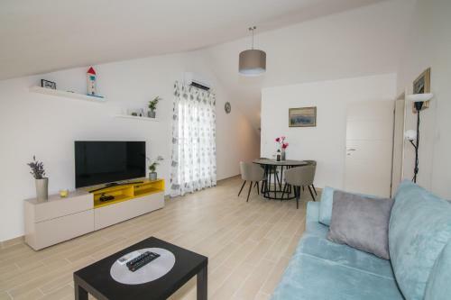 Skylight Apartments