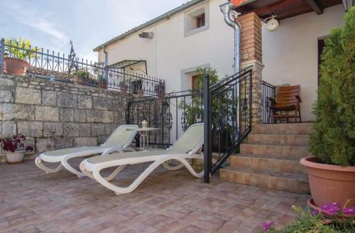Holiday House Marina