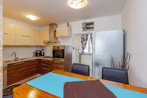 Seamans Apartment