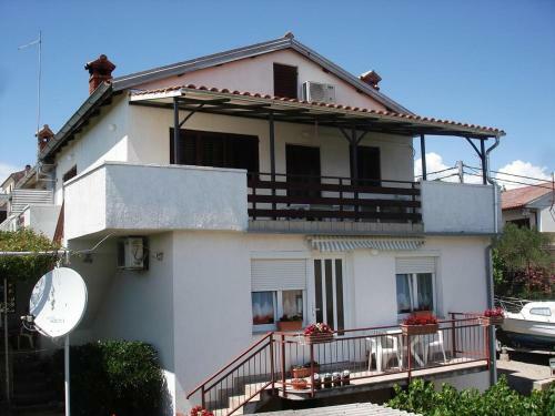 Apartments With A Parking Space Kornic, Krk - 17083