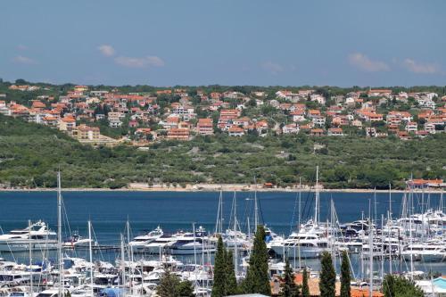 Apartments With A Parking Space Kornic, Krk - 17083
